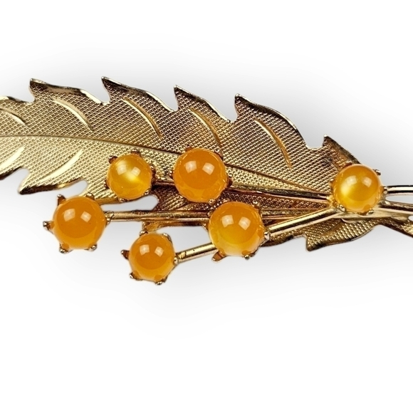 Vintage Orange Moonglow Lucite Brooch Leaf Berries Gold Plated Harvest 2.75" - Picture 3 of 7